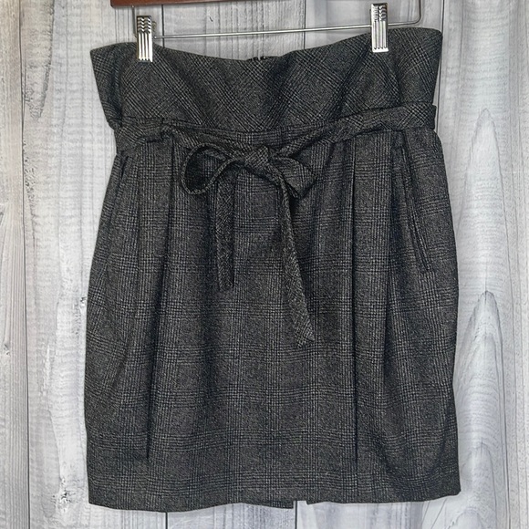 Club Monaco Wool Blend Paperbag Skirt Black & Gray Plaid Lined Academia Sz 8 - Picture 1 of 9